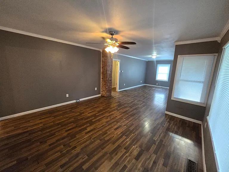 1006 Dexter St — Photo 4