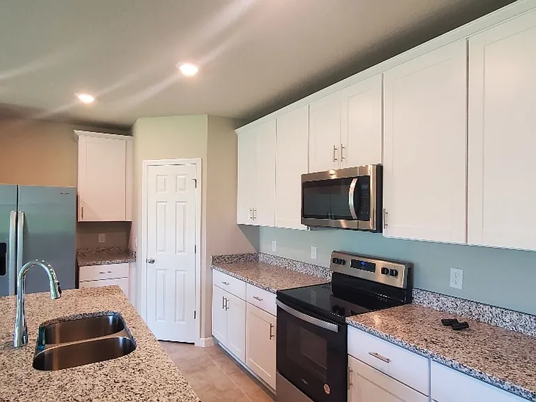 877 Cambridge Dr — Photo 7