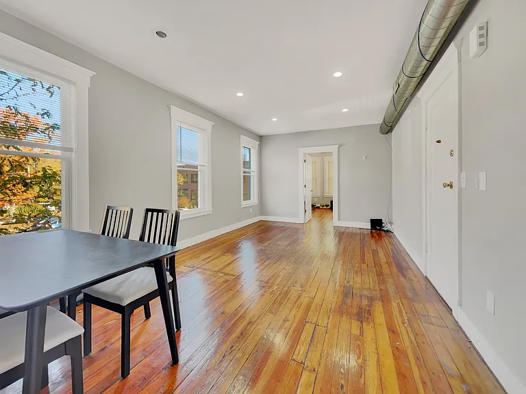 258 Nicoll St #3R — Photo 3