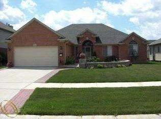 21602 Pinnacle Ct, Macomb, MI 48042
