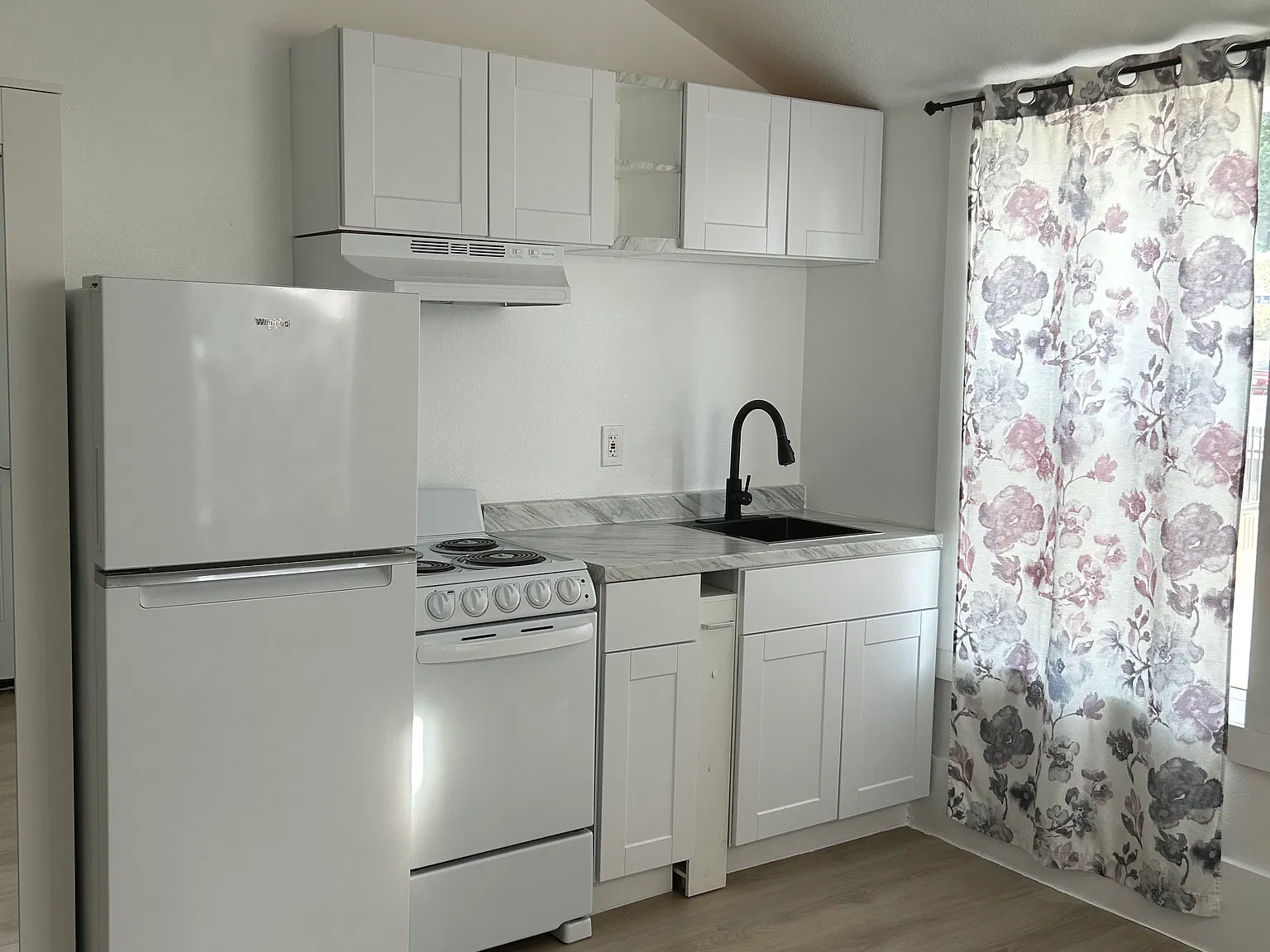 Studio, $1,800 — Photo 3
