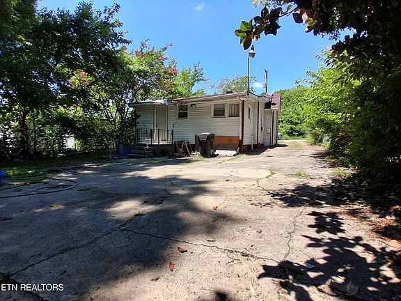 2nd image of 2528 Selma Ave