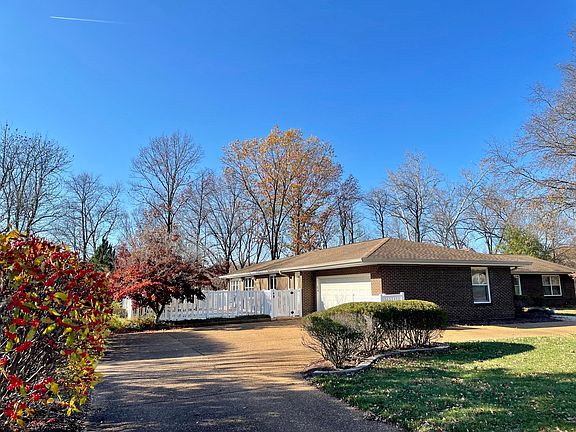 3rd image of 9457 Sunny Creek Ln