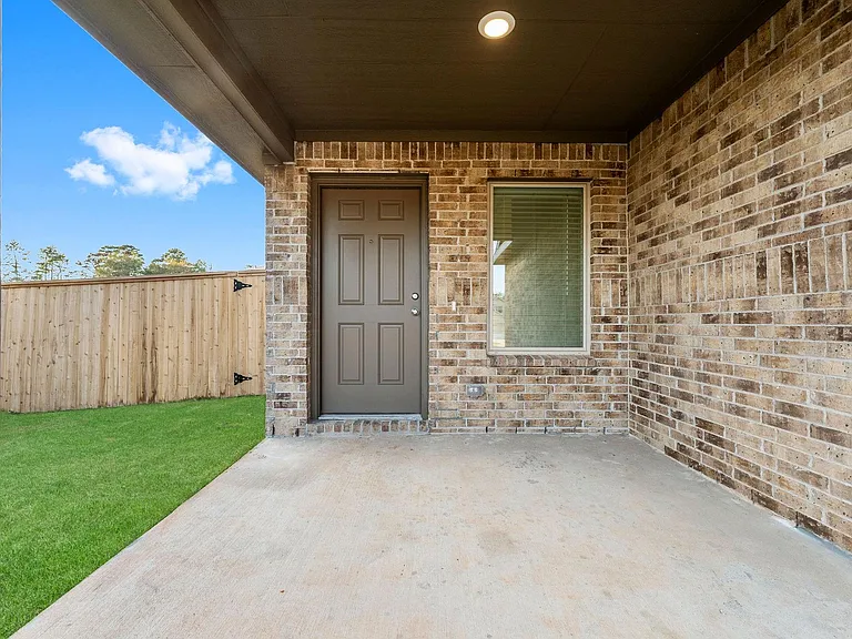 318 Harbor Bend Ct — Photo 3