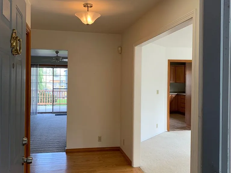 1033 S 232nd St — Photo 5