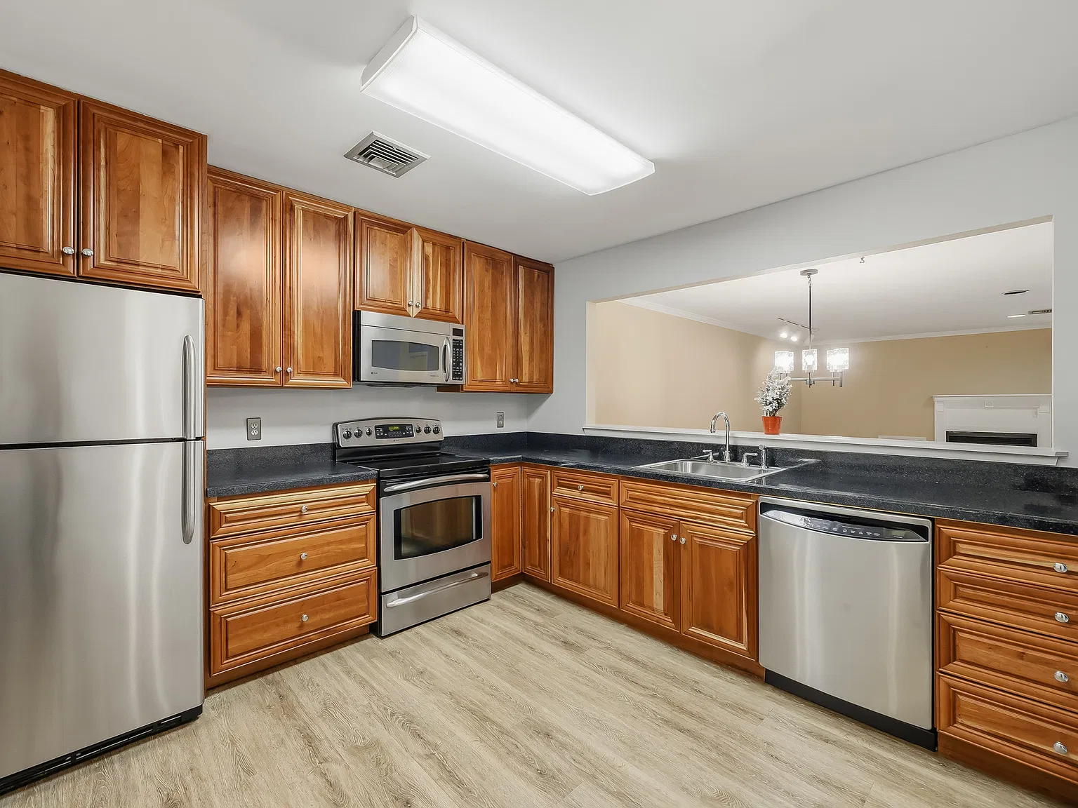 2 bed, 2.5 bath, 1895 sqft, $4,000 — Photo 4
