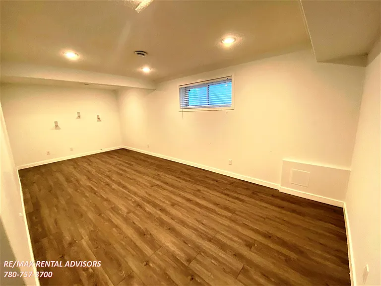 2531 Cole Cres SW — Photo 11