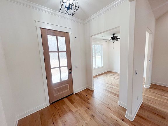 3rd image of 226 Kinross Dr