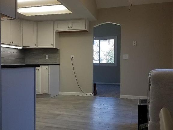 5th image of 2515 S 152nd Cir