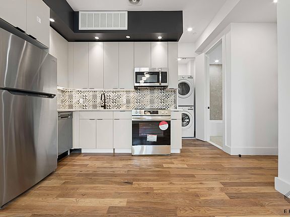 2nd image of 917 Broadway #6R