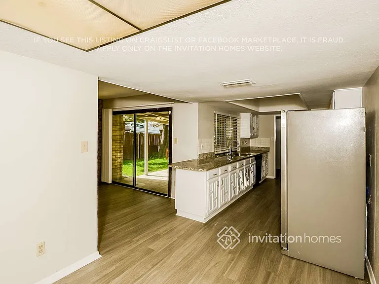 3409 Livingston Ln — Photo 4