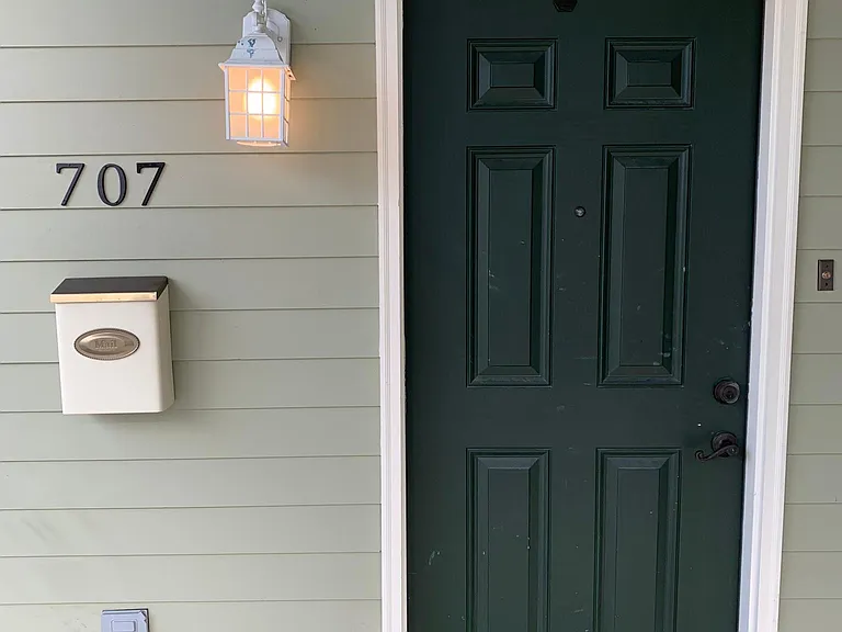 Make 707 Joseph your new home today! (December 1st, 2020)