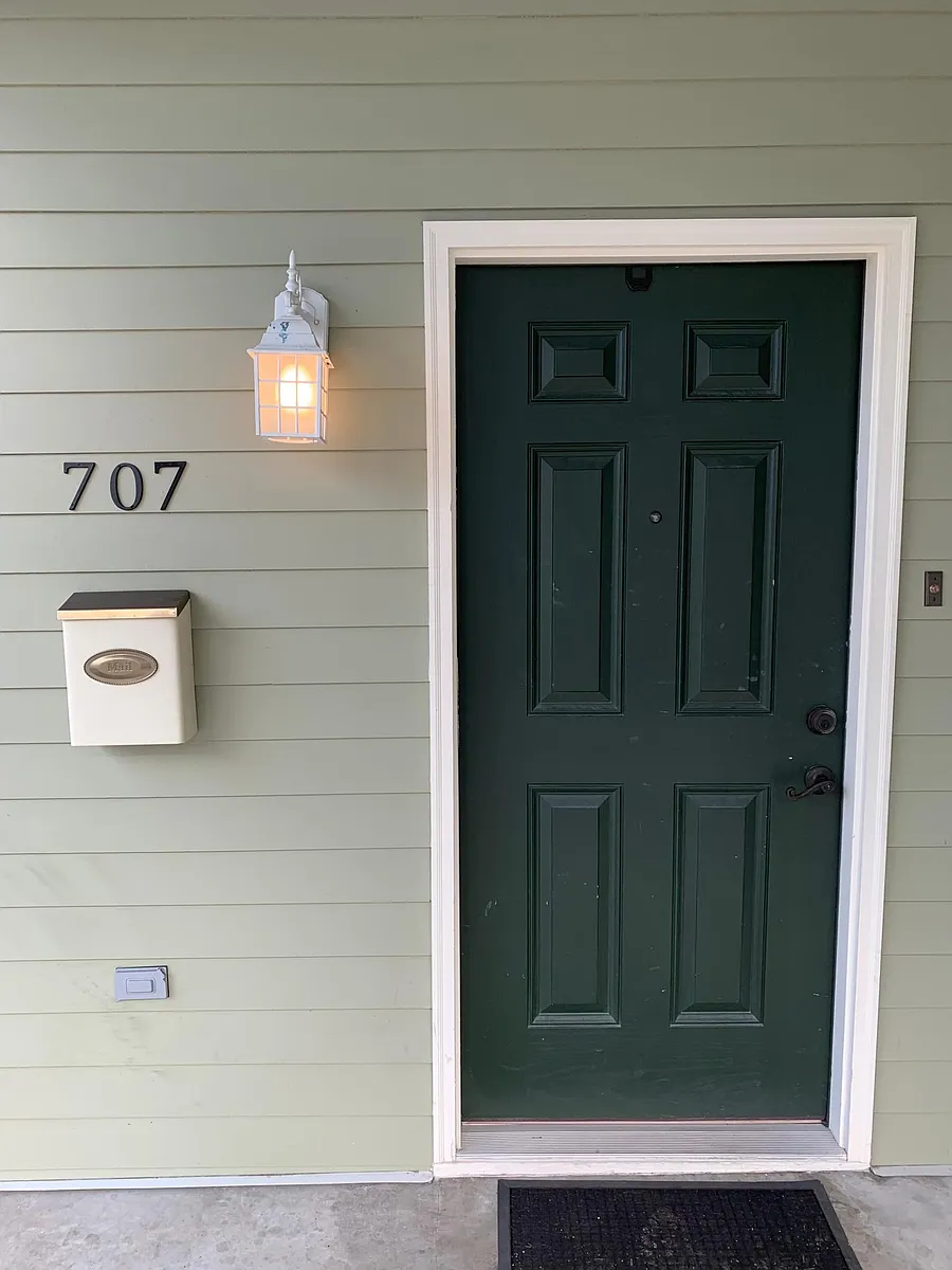 Make 707 Joseph your new home today! (December 1st, 2020) - 707 Joseph St