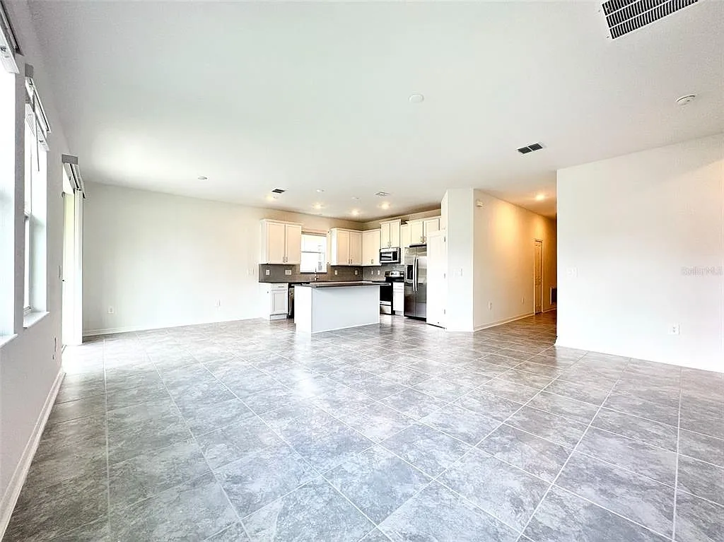 4 bed, 2.0 bath, 1853 sqft, $1,990 — Photo 2