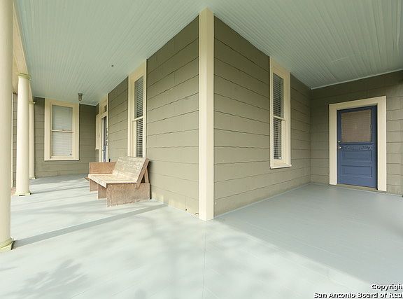 2nd image of 602 E Guenther St
