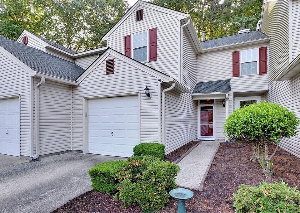 1st image of 910 Lake Forest Dr