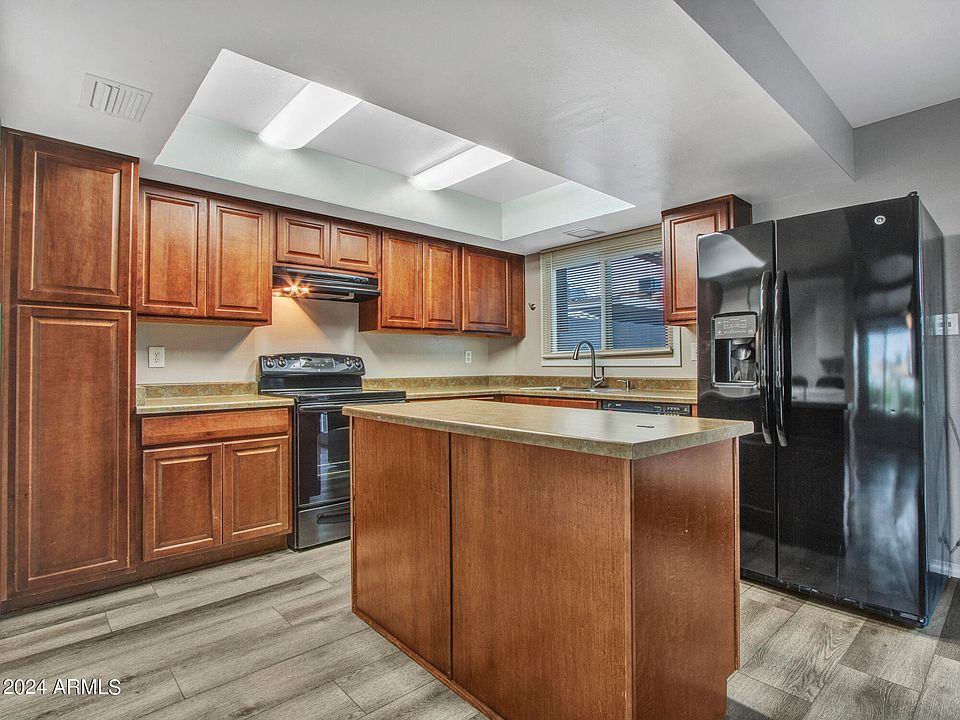 2nd image of 1567 W HAZELWOOD Street
