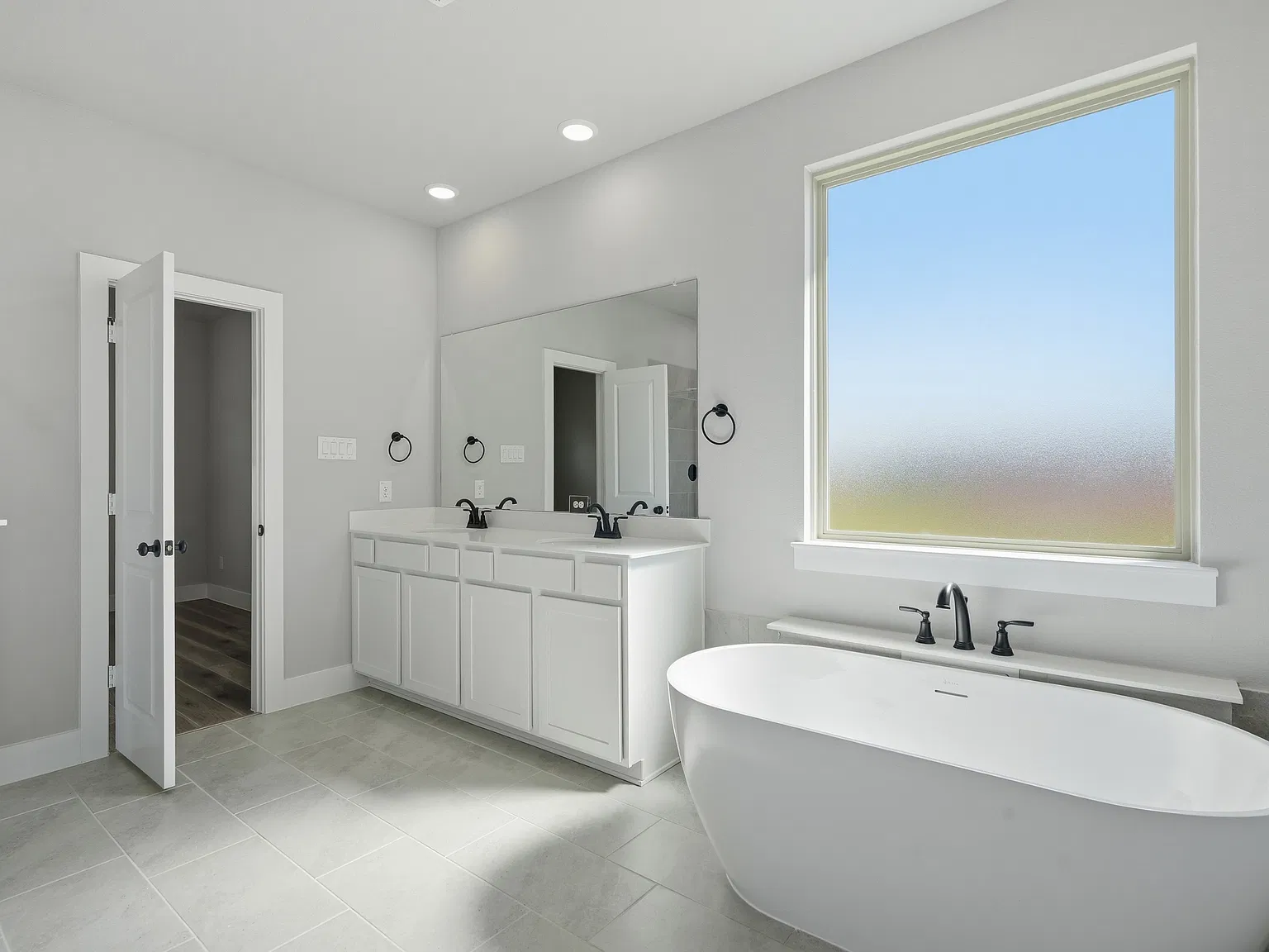 4 bed, 1805 sqft, $2,425 — Photo 3