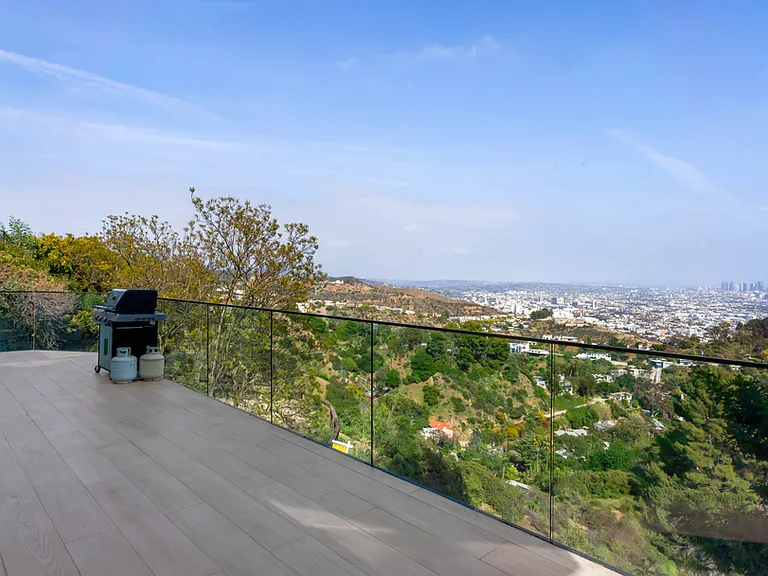 2021 Davies Way — Photo 3