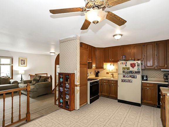 5th image of 1313 N Green Meadows Blvd