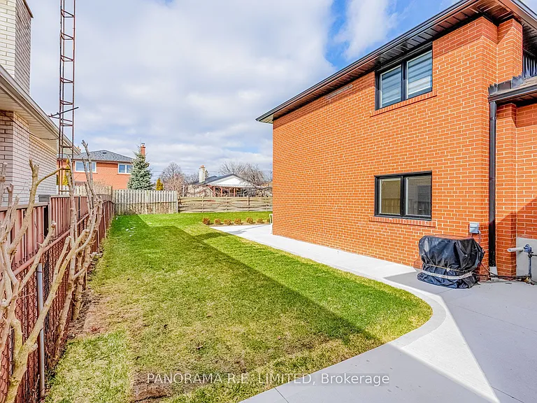 674 Netherton Cres #LOWER — Photo 20