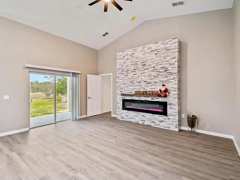 7398 Skylark Dr — Photo 13