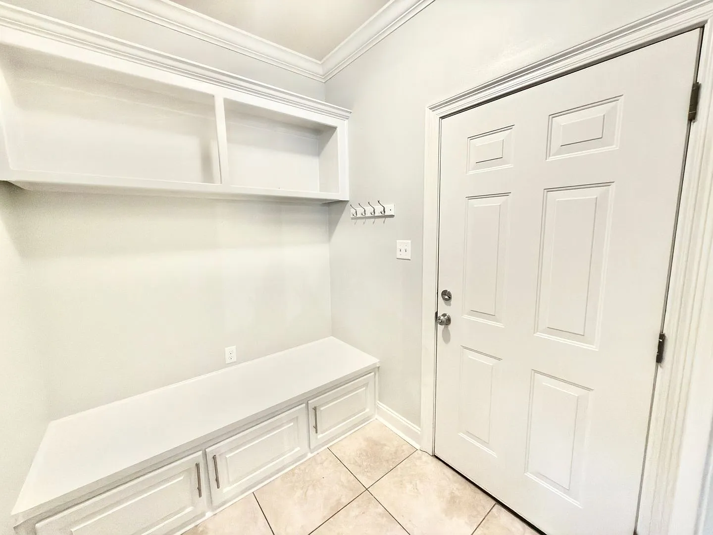 Spacious 3 Bedroom Home in Gated University Villas — Photo 3