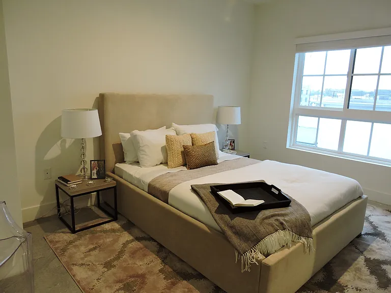Premier Beverly Grove at Blackburn — Photo 7
