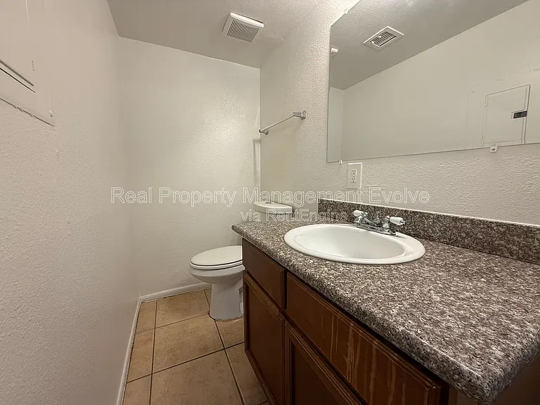8821 N 2nd St #B — Photo 9