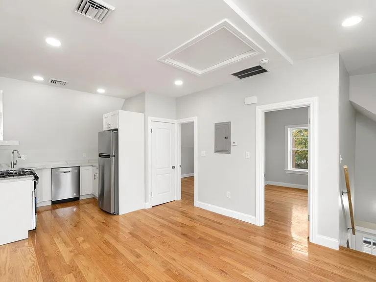 31 Saint Casimir Ave #2 — Photo 18