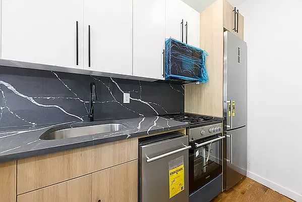 Rented by Avenues Real Estate | media 9