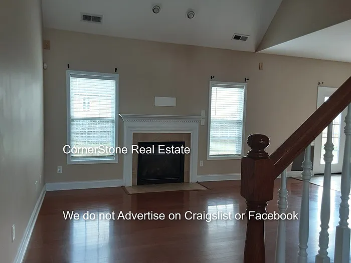 4 bed, 2.5 bath, 2163 sqft, $2,000 — Photo 4