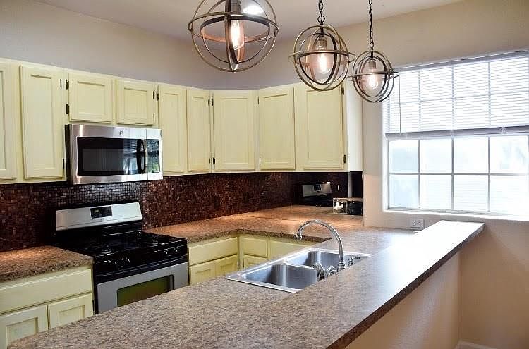1st image of 909 Taylor St #1