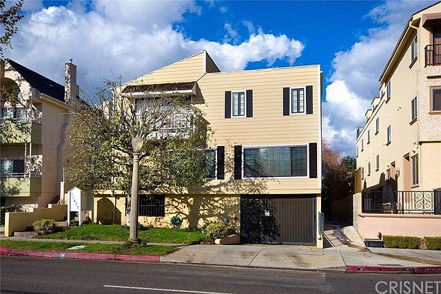 1st image of 11473 Moorpark St Unit 4
