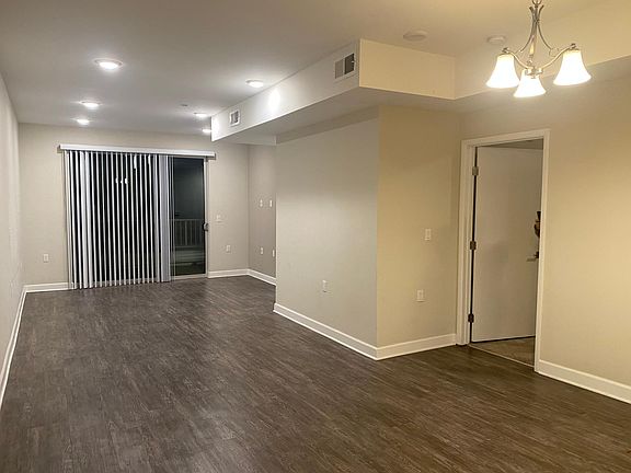 4th image of 10909 Hartsook St APT 204