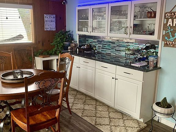 2nd image of 7047 Bayview Dr NE