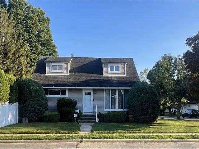 11 Ida Ave