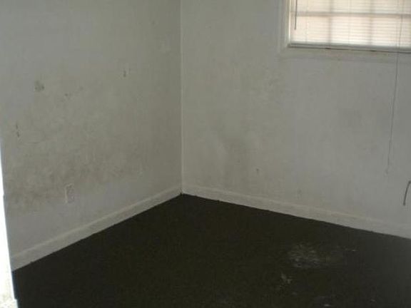 3rd image of 2706 Crestline Dr