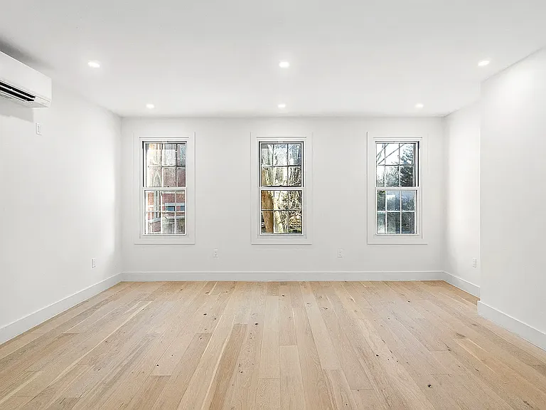 119 W 10th St #1 — Photo 3