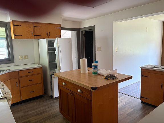 2nd image of 107 Cohasset Rd