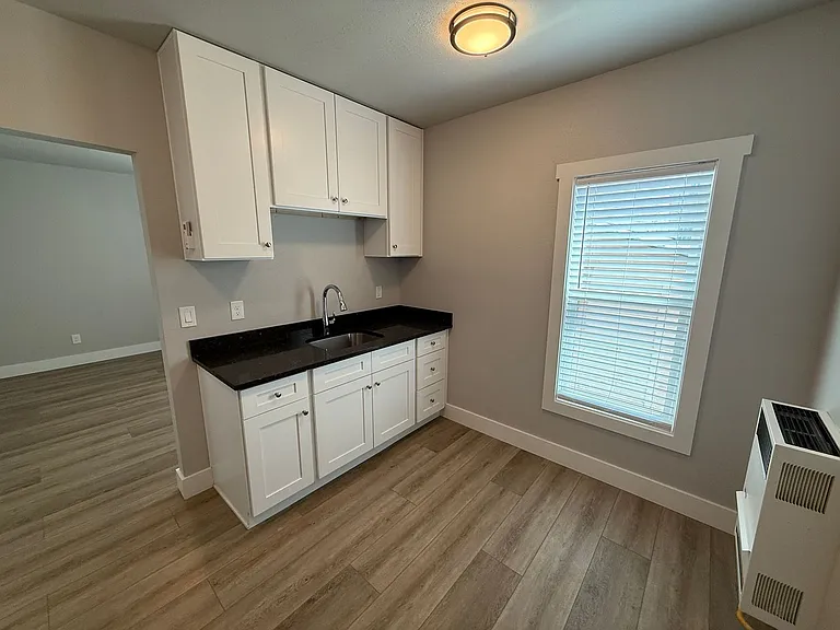 327 SW 2nd St — Photo 3