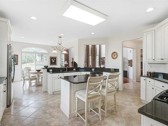 2nd image of 12 Whitbay Dr