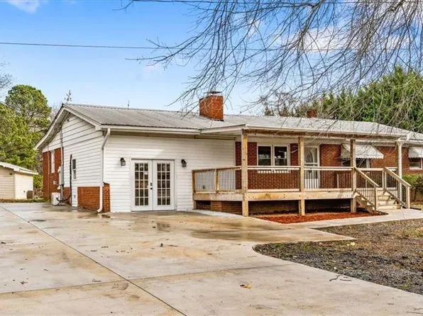 1768 Poole Town Rd, Asheboro, NC 27205