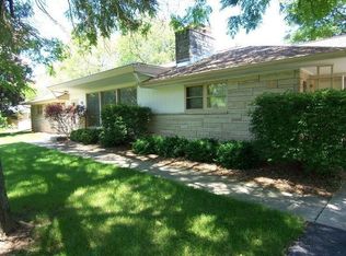 8690 N Spruce Rd, River Hills, WI 53217