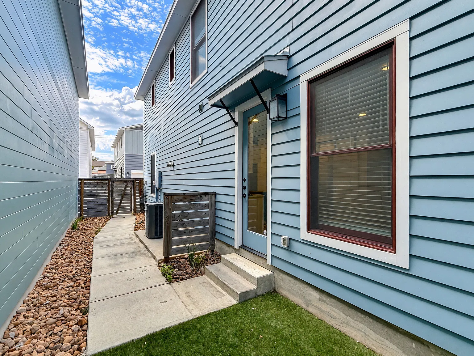 311 East Evergreen Street #18 - 18 — Photo 4