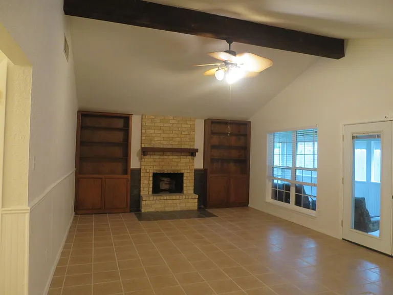 2300 Timberline Dr — Photo 4