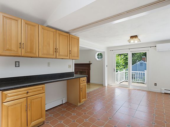 5th image of 37 Woodbury Rd