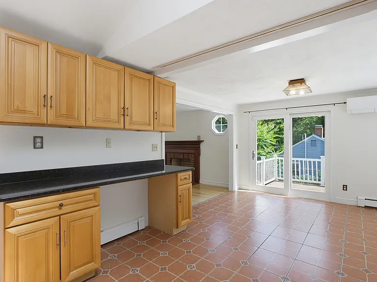 37 Woodbury Rd — Photo 5