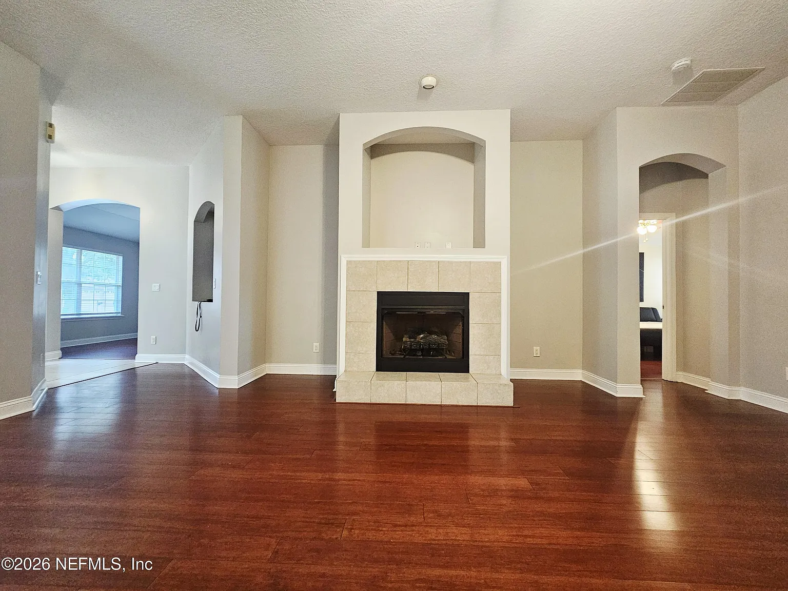 5 bed, 3.0 bath, 2378 sqft, $3,000 — Photo 4