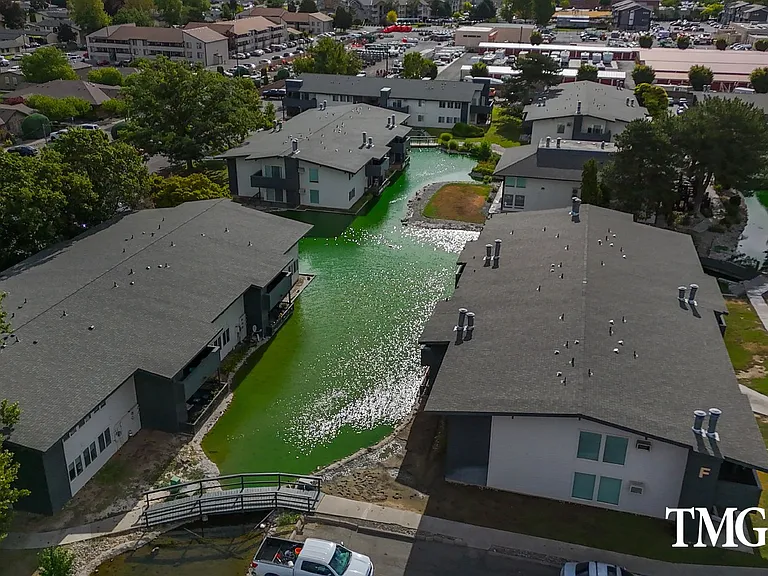 Lakeside Apartments — Photo 18